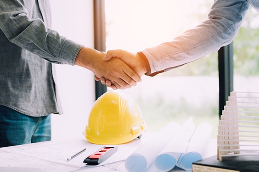 Handshake that shows agreement — Luna Constructions⁤, QLD